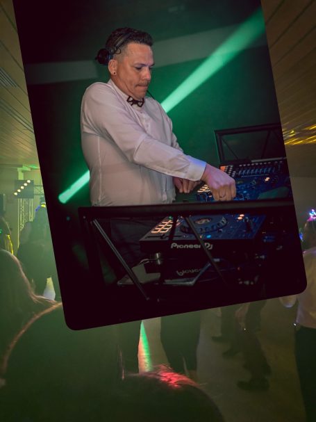 Dj disfrutando dj bodas Johnatan